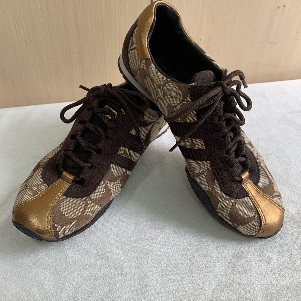 Coach like new Katelyn sneaker women’s 6 leatherwear signature logo brown gold